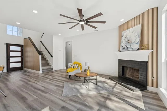 $577,500 | 808 Lake Bridge Drive, Lake Dallas, TX 75065