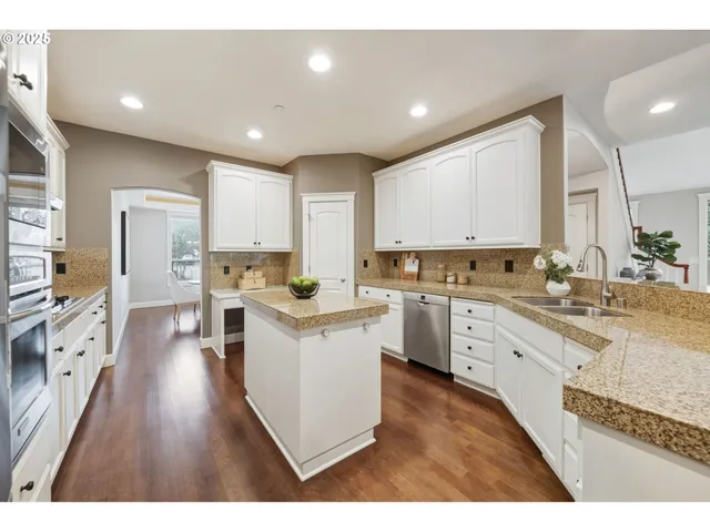 $950,000 | 514 Northwest 24th Circle, Camas, WA 98607