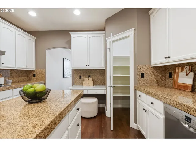 $950,000 | 514 Northwest 24th Circle, Camas, WA 98607