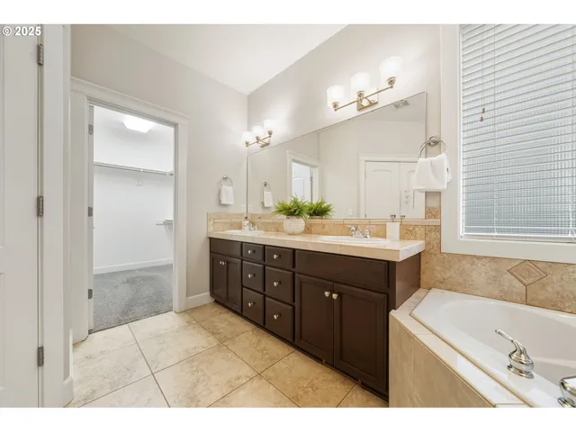 $950,000 | 514 Northwest 24th Circle, Camas, WA 98607