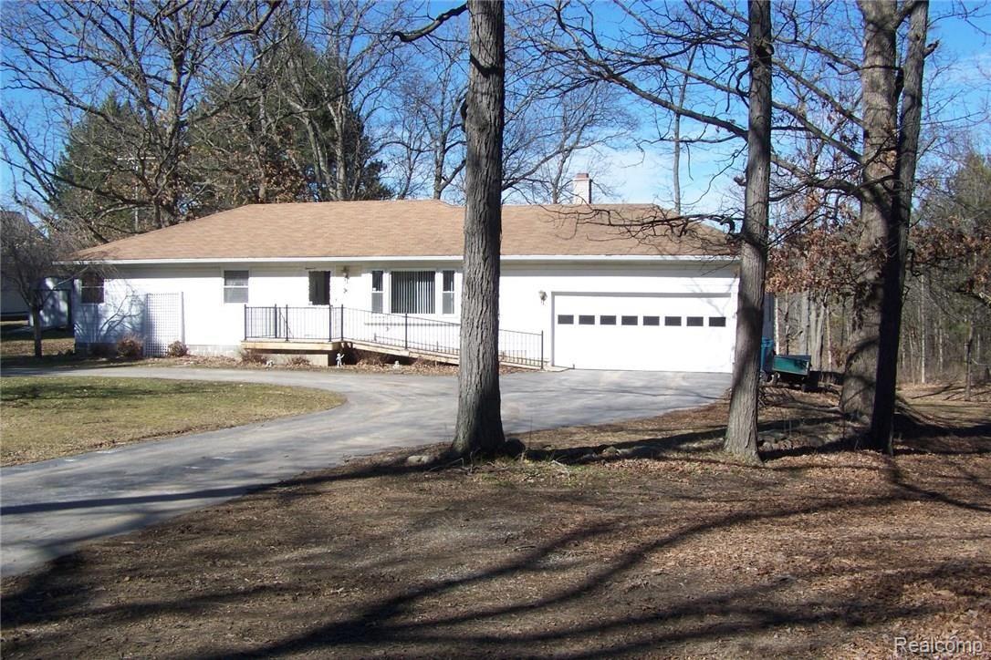 4848 Vines Road Howell, MI 48843 - Photo 2 of 32 Vines front view 2.jpg