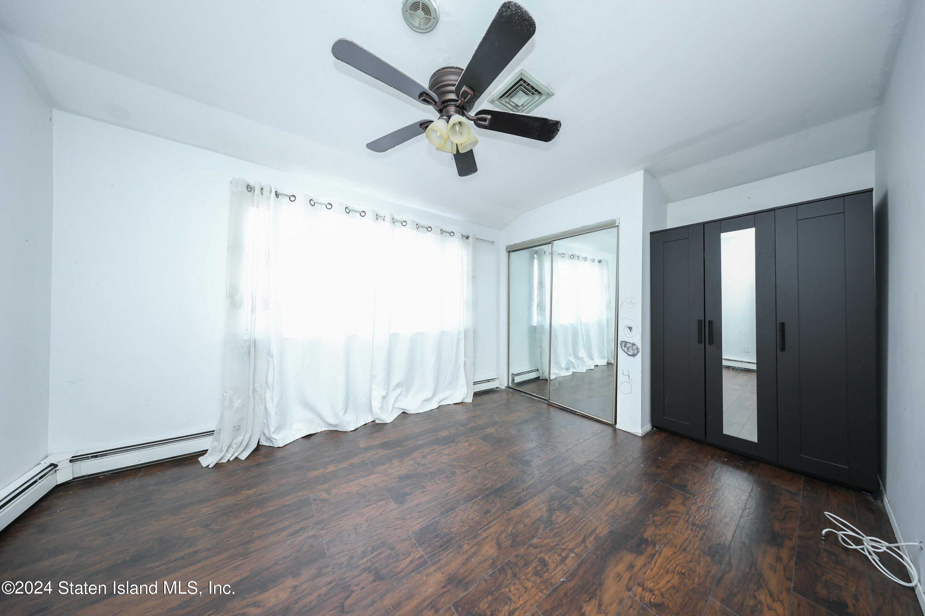 91 Green Valley Road Staten Island, NY 10312 - Photo 15 of 26 DC49AA1F-4BB8-493B-838A-56895238FE00