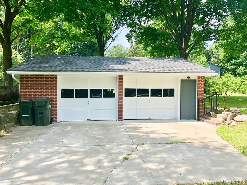 2055 Oklahoma Avenue Rochester Hills, MI 48309 - Photo 11 of 53