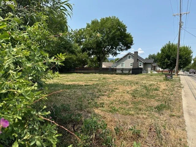 a view of a outdoor space and a lake view
