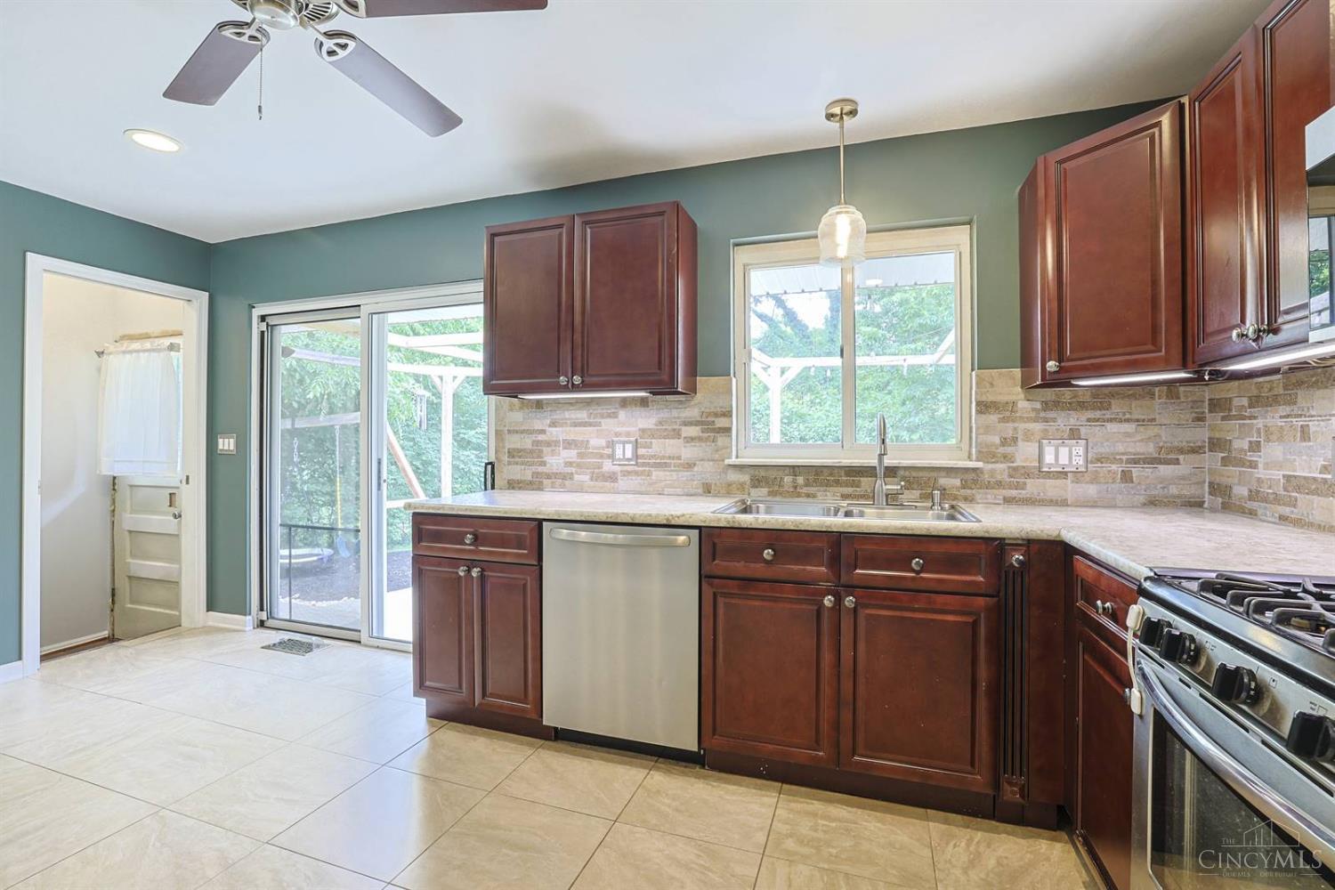 3958 Ridgecombe Drive Cincinnati, OH 45248 - Photo 10 of 34 Gallery Image 10