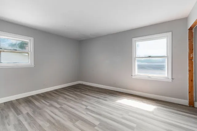 a view of room with window and ceiling fan