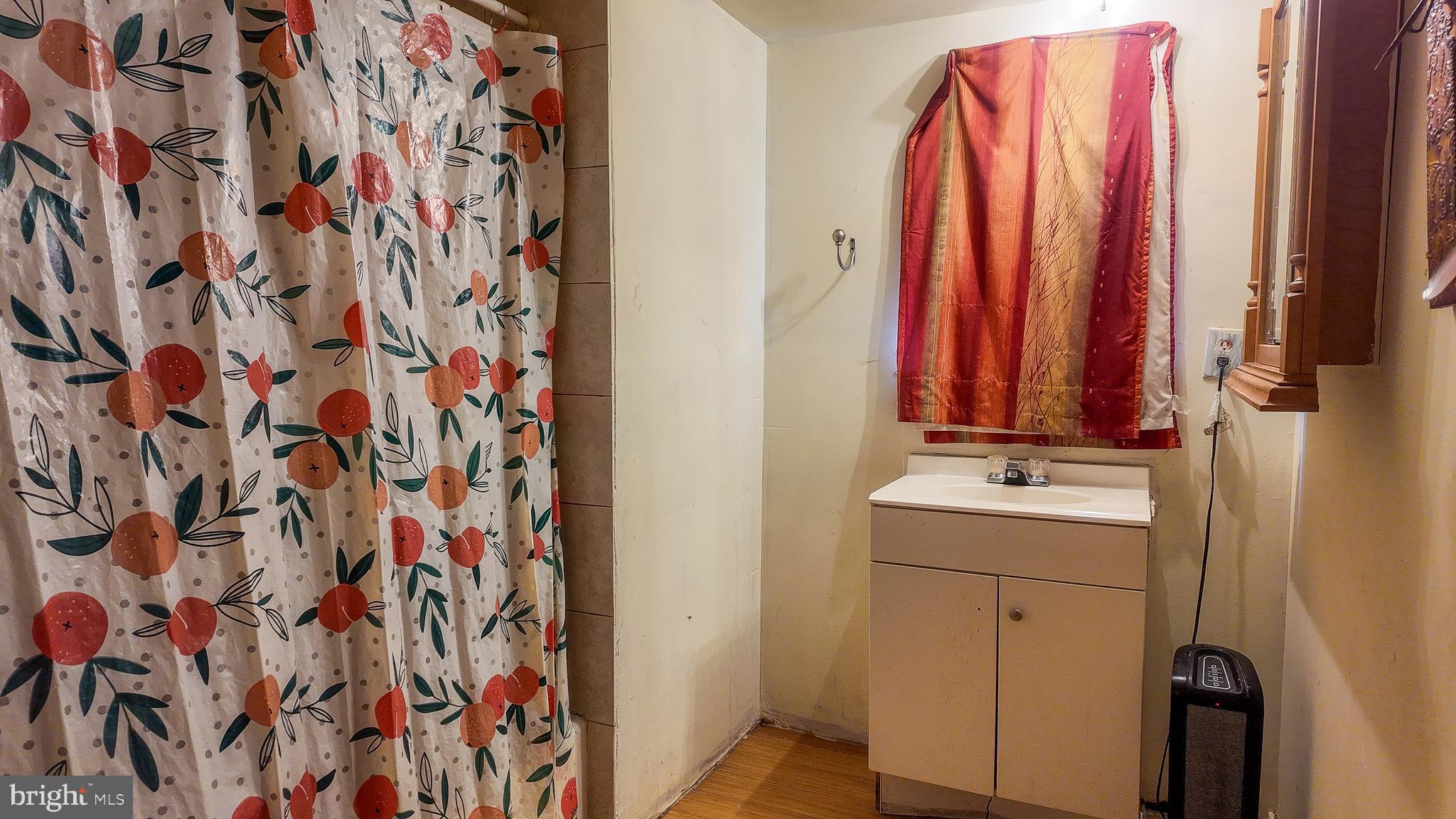 6 Woods End Road Dover, DE 19901 - Photo 8 of 16 Bathroom 1