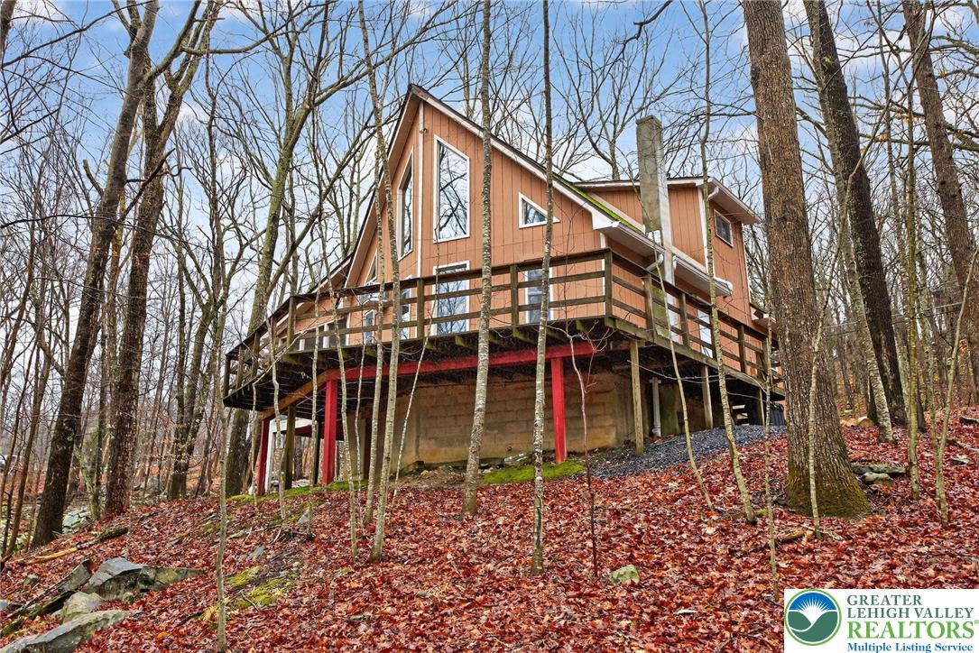 149 Regent Street Bushkill, PA 18324 - Photo 2 of 32 a view of a house with a yard and wooden fence