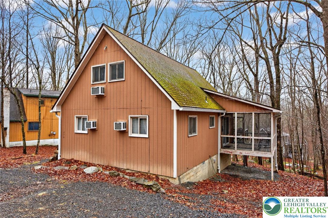 149 Regent Street Bushkill, PA 18324 - Photo 3 of 32 a view of a house with a yard