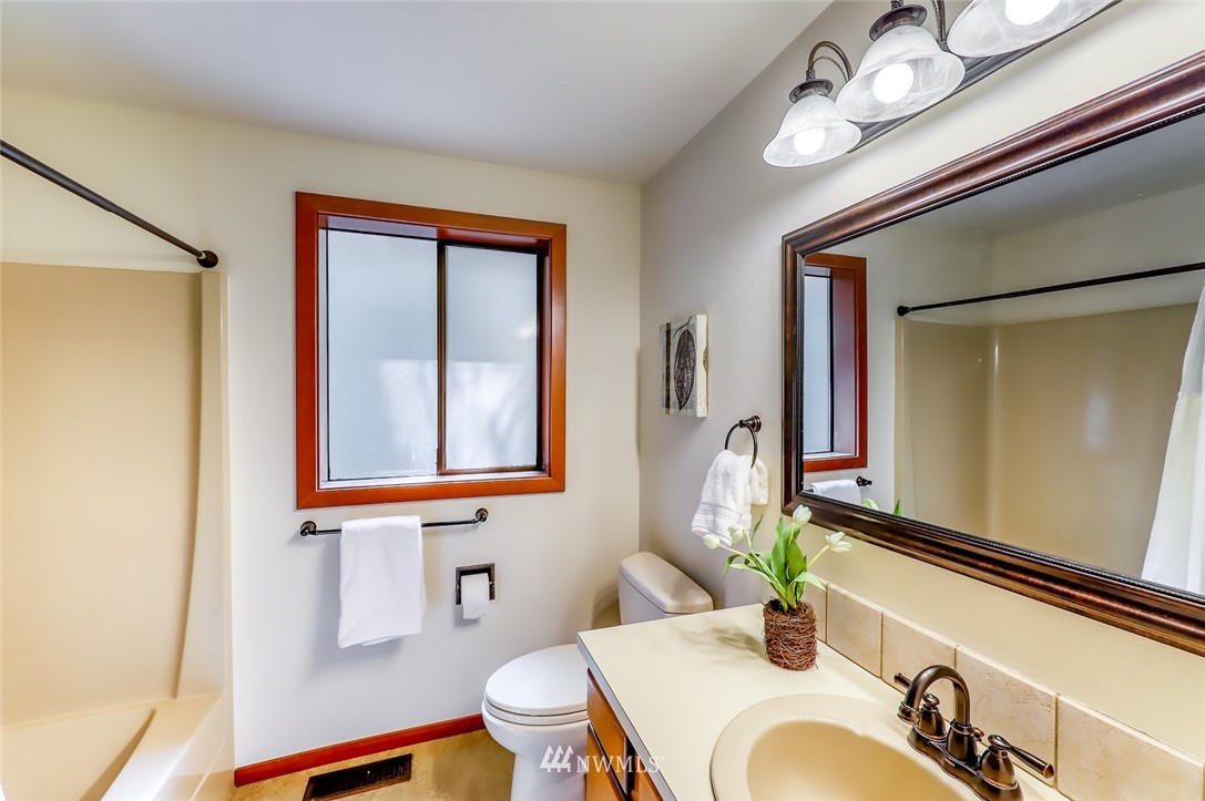 7810 Springridge Road Northeast Bainbridge Island, WA 98110 - Photo 29 of 40 Gallery Image 29