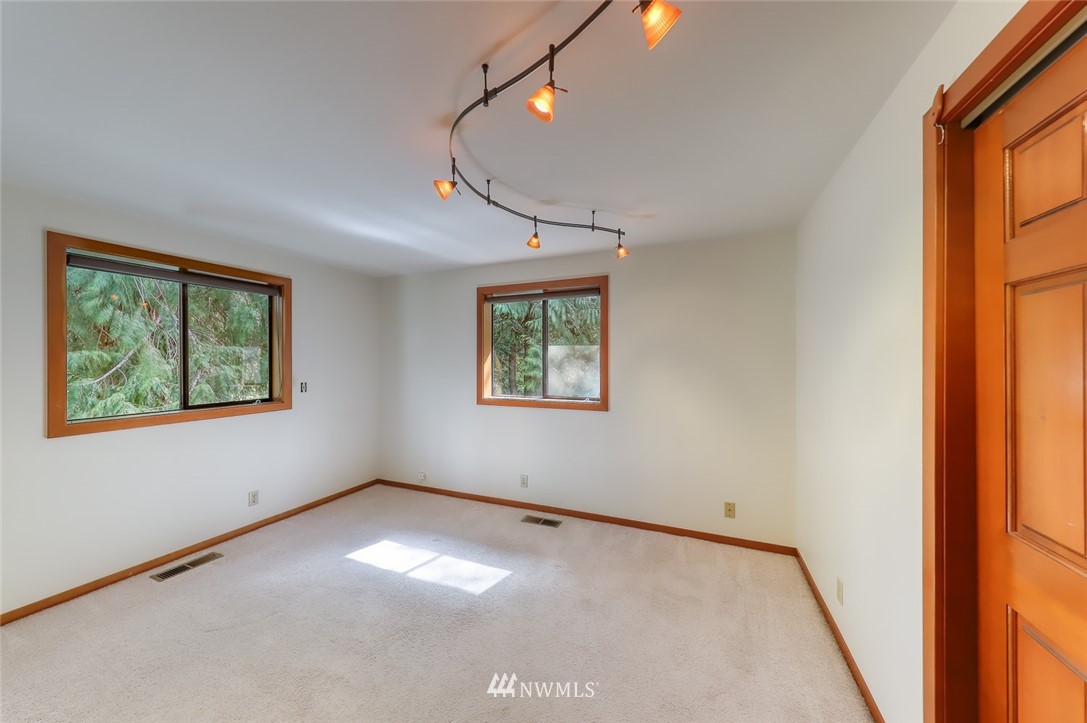 7810 Springridge Road Northeast Bainbridge Island, WA 98110 - Photo 30 of 40 Gallery Image 30
