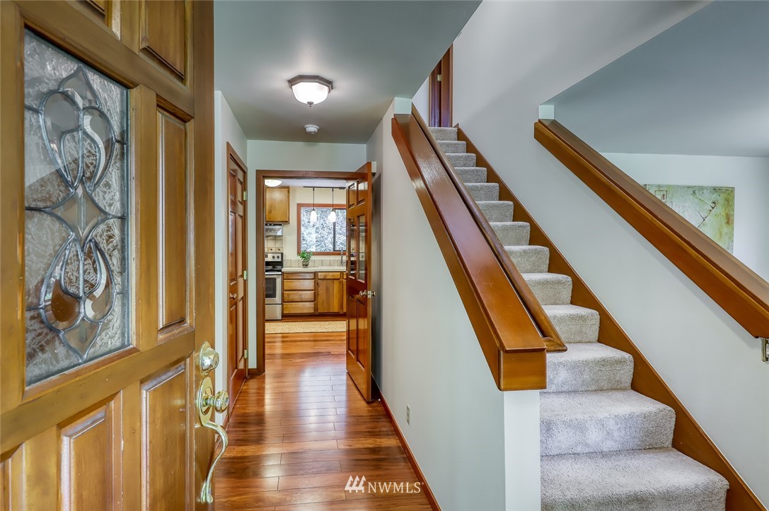 7810 Springridge Road Northeast Bainbridge Island, WA 98110 - Photo 5 of 40 Gallery Image 5