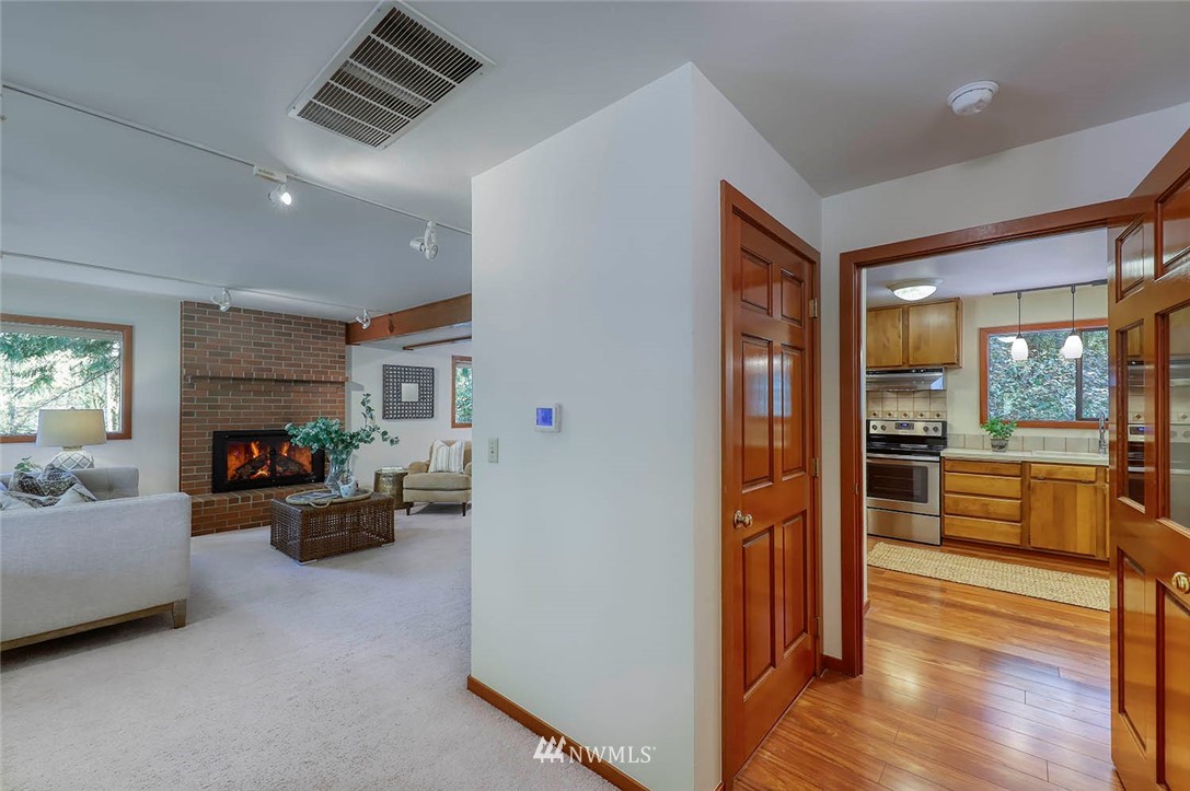 7810 Springridge Road Northeast Bainbridge Island, WA 98110 - Photo 6 of 40 Gallery Image 6