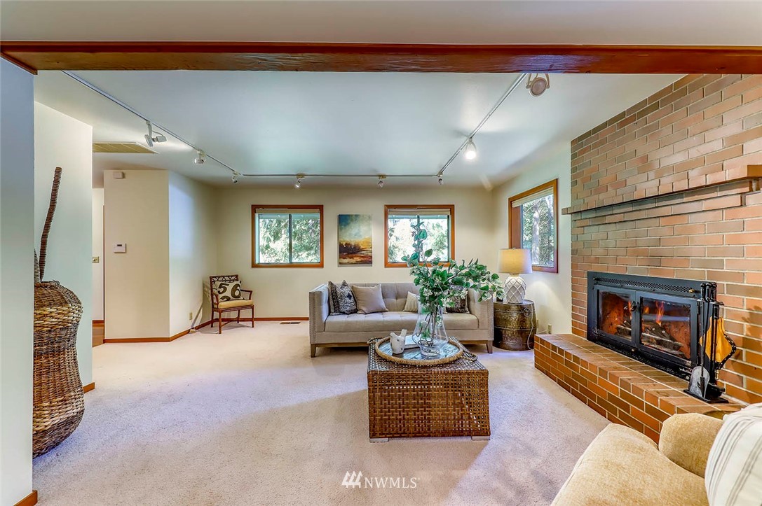 7810 Springridge Road Northeast Bainbridge Island, WA 98110 - Photo 8 of 40 Gallery Image 8
