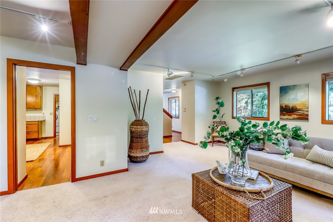 7810 Springridge Road Northeast Bainbridge Island, WA 98110 - Photo 9 of 40 Gallery Image 9