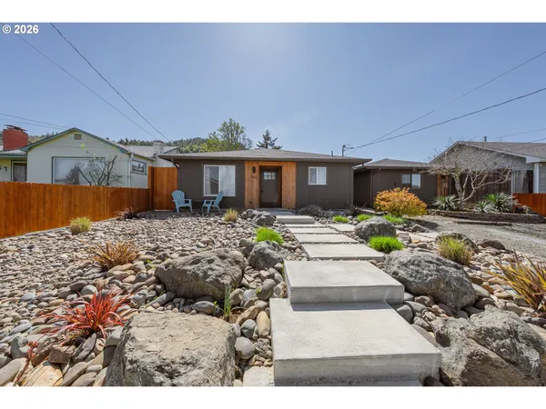 $399,900 | 2767 West Langenberg Avenue, Roseburg, OR 97471