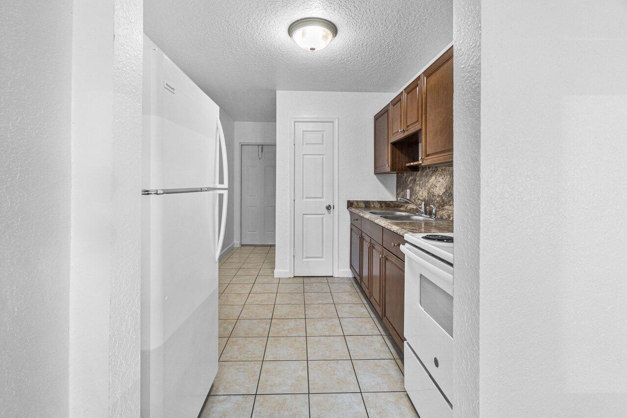 751 Hummingbird Way, Unit 1 North Palm Beach, FL 33408 - Photo 4 of 22 003-751HummingbirdWay-Unit1-NorthPalmBea