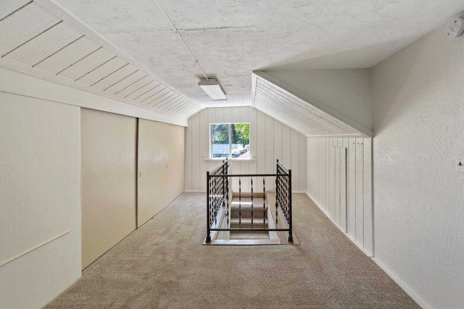 4601 Lower River Road Grants Pass, OR 97526 - Photo 16 of 36 a view of entryway with furniture