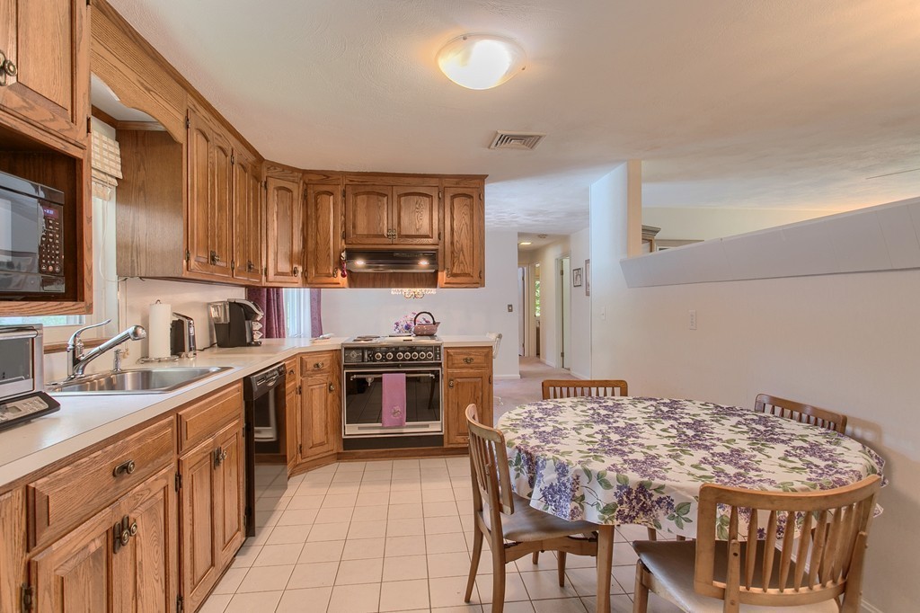 6 Hopkins Road Peabody, MA 01960 - Photo 8 of 28 Gallery Image 8