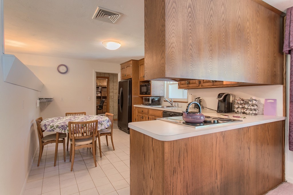 6 Hopkins Road Peabody, MA 01960 - Photo 10 of 28 Gallery Image 10