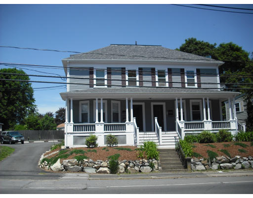 27-29 Topsfield Road, Unit 3 Ipswich, MA 01938 - Photo 1 of 16 a front view of a house with a garden