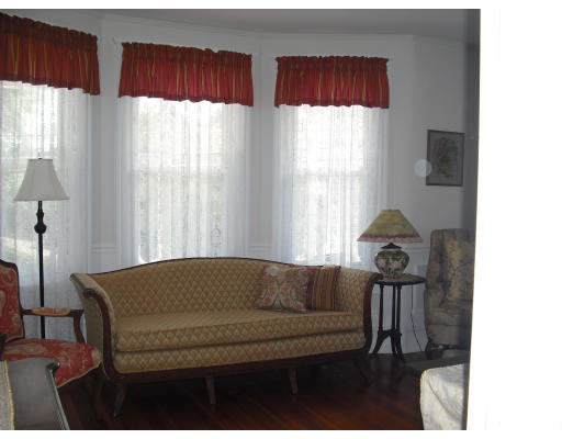 27-29 Topsfield Road, Unit 3 Ipswich, MA 01938 - Photo 3 of 16 a living room with furniture and a window