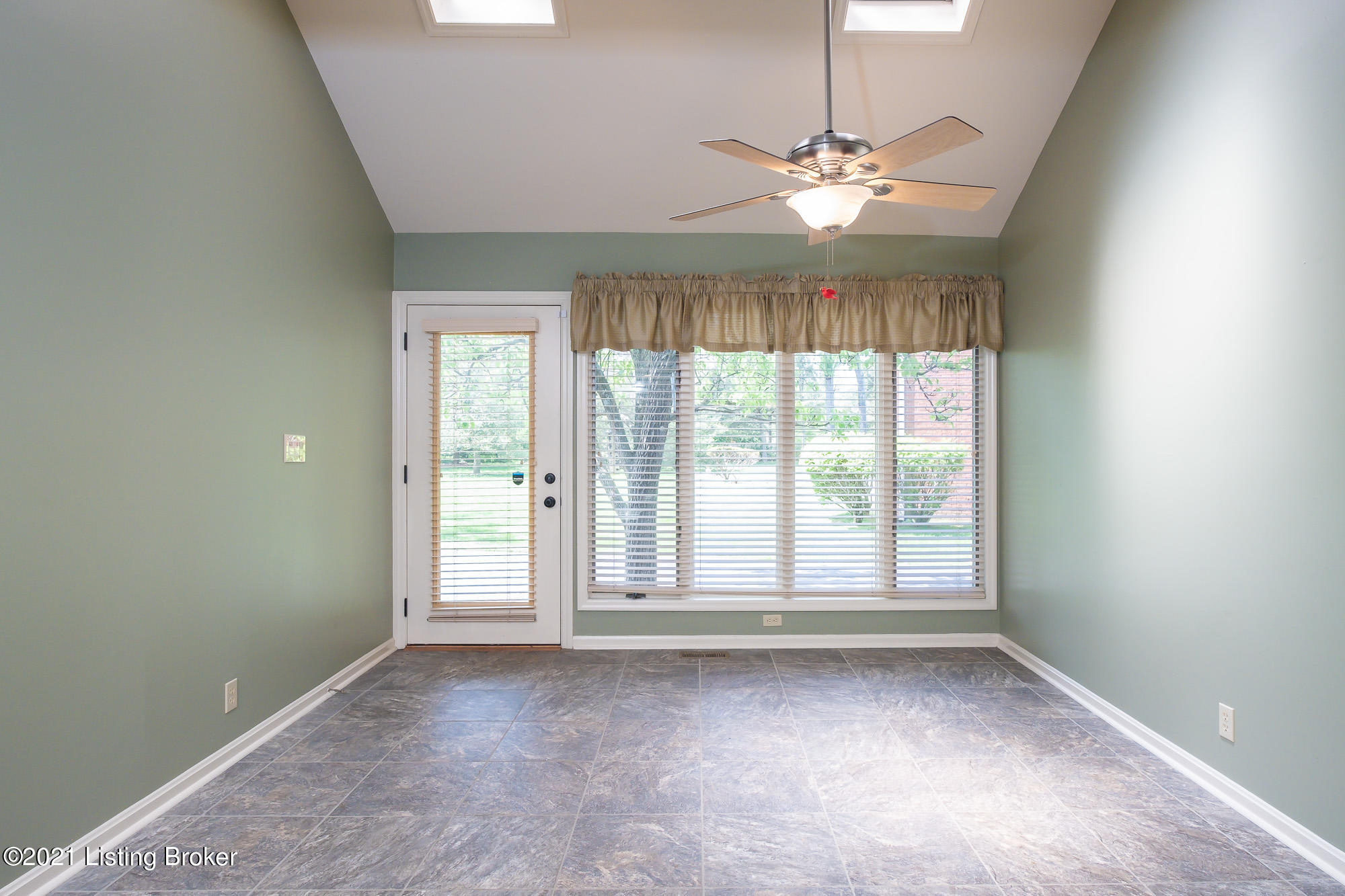 6014 Innes Trace Road Louisville, KY 40222 - Photo 21 of 56 breakfast room off kitchen
