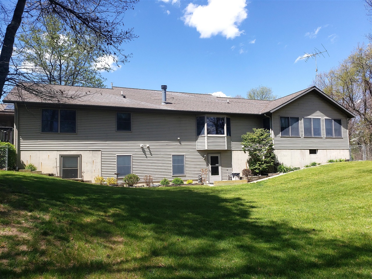 1700 Hamilton Road Battle Creek, MI 49017 - Photo 5 of 56