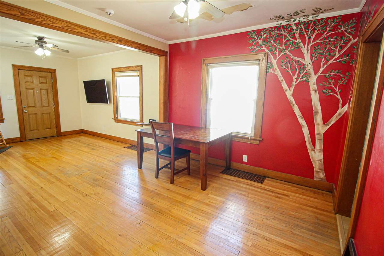 866 Oakland Road Northeast Cedar Rapids, IA 52402 - Photo 9 of 30 Gallery Image 9