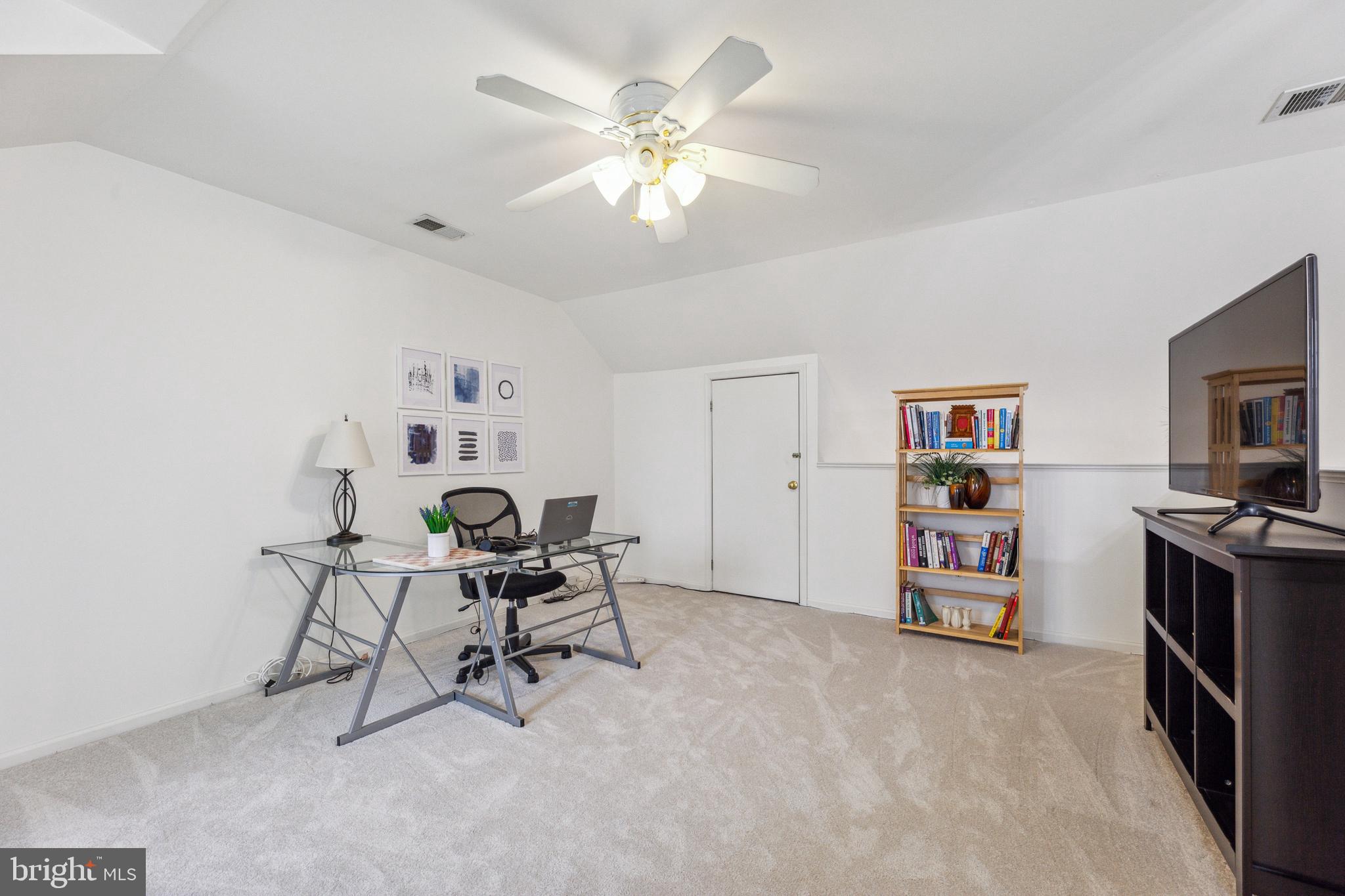 1232 Vintage Place Reston, VA 20194 - Photo 17 of 25 Some much space to make it your own