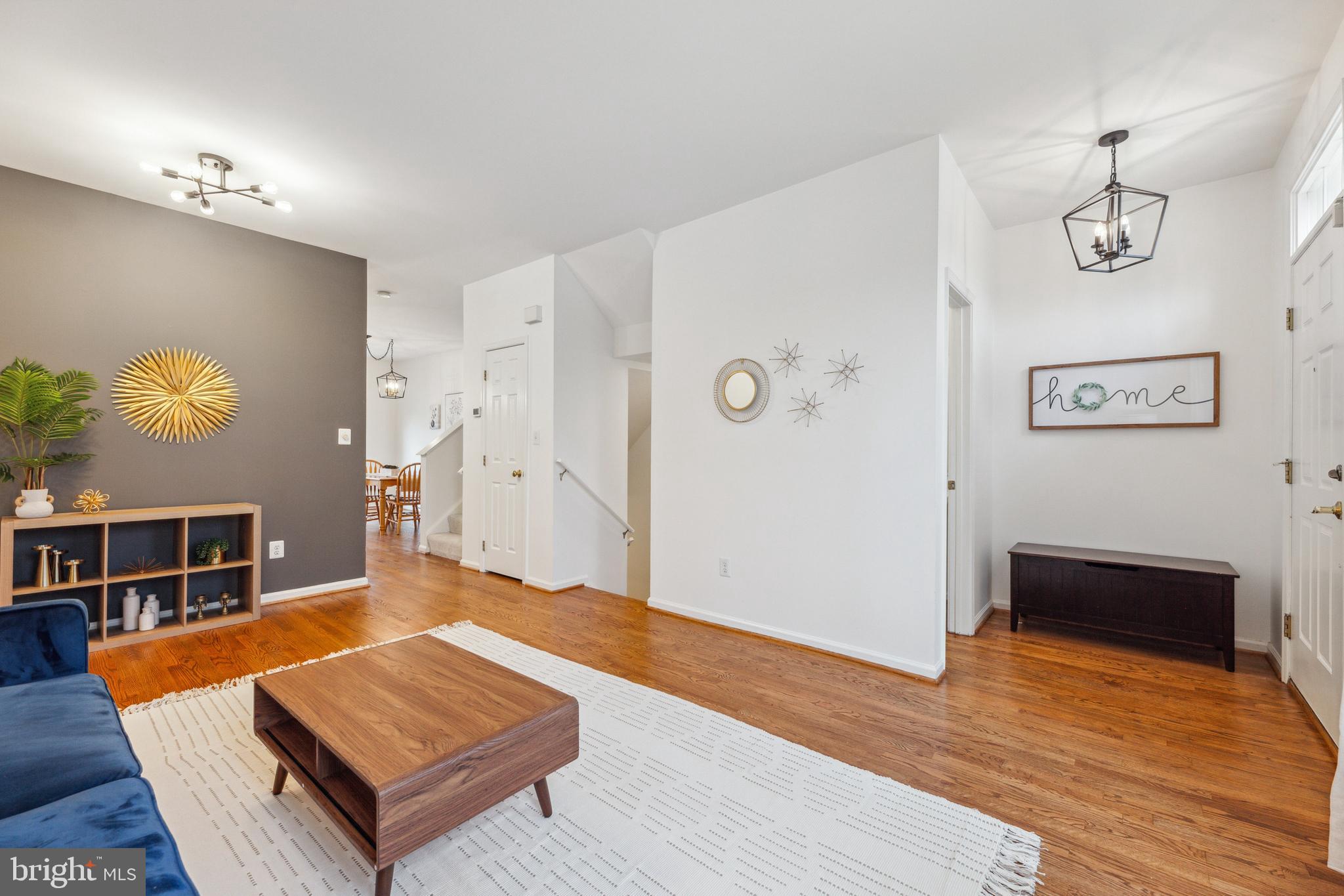 1232 Vintage Place Reston, VA 20194 - Photo 4 of 25 Spacious, light-filled, main level