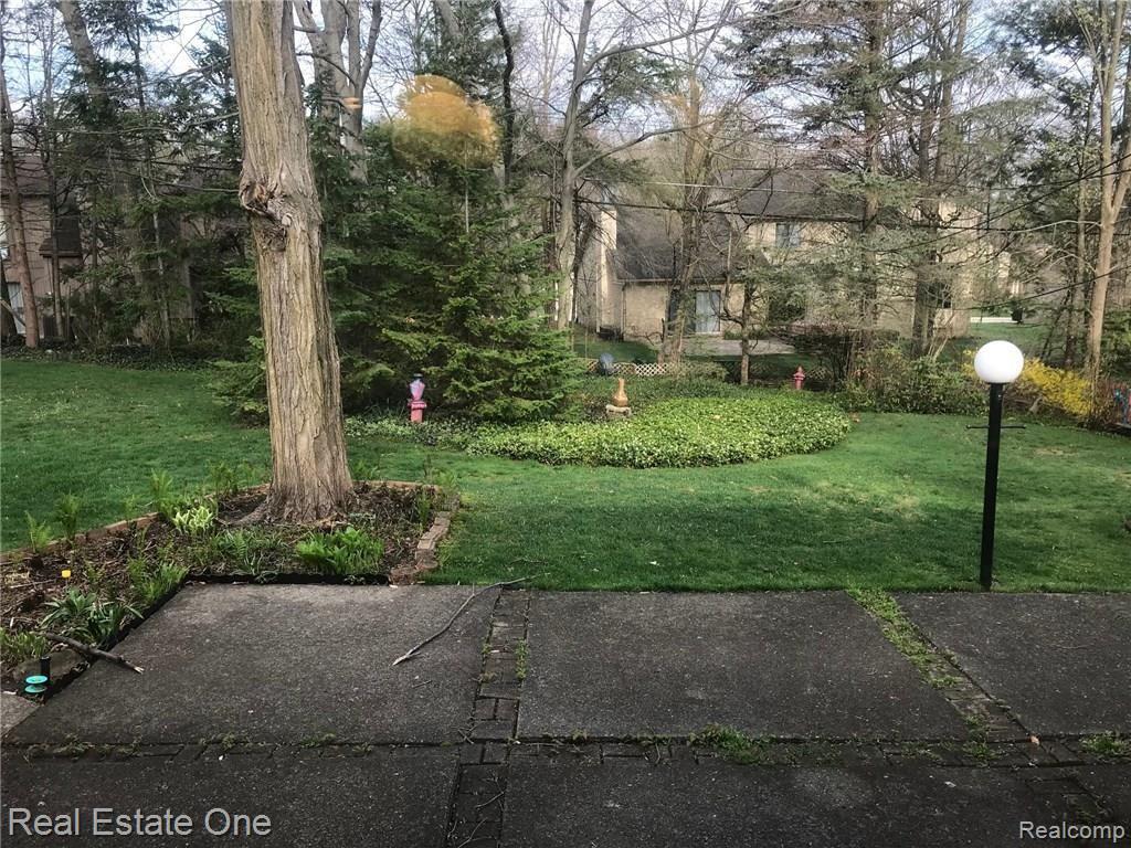 28353 Quail Hollow Road Farmington Hills, MI 48331 - Photo 8 of 31