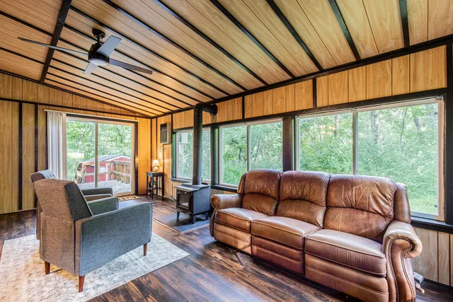 $159,900 | 19 Navajo Court, Putnam, IL 61560