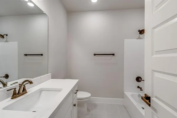 $1,975 | 912 Cooksey Court, Unit A, Grandview, TX 76050