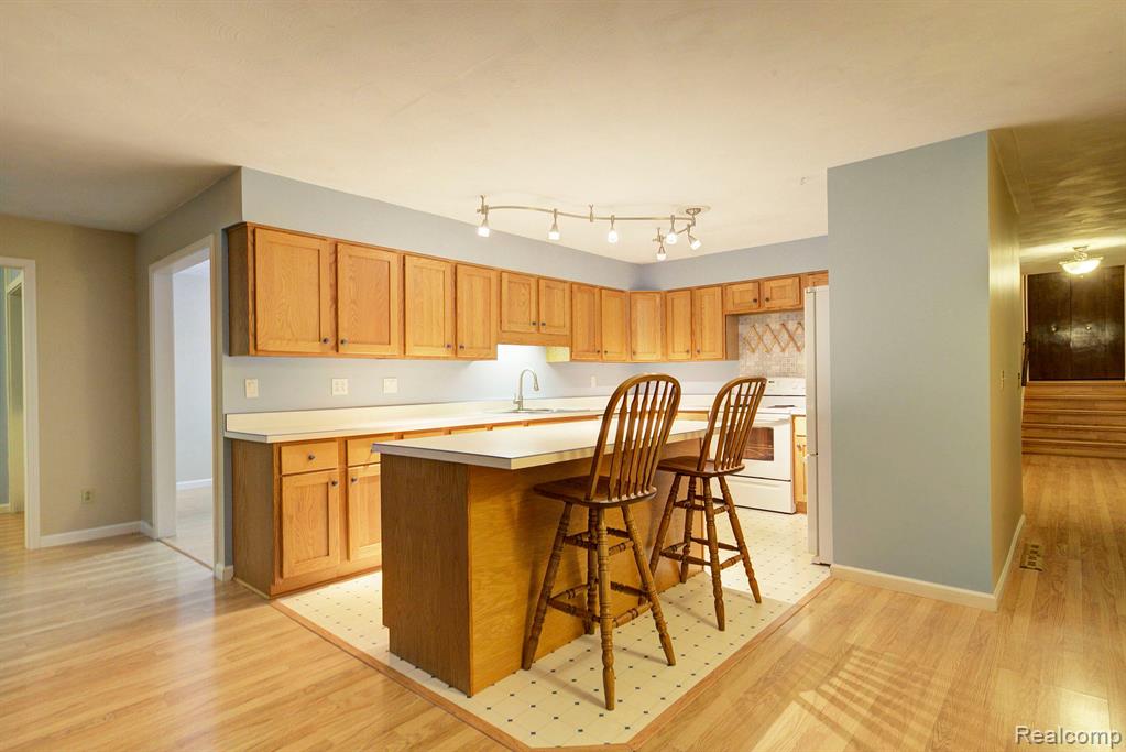 6527 Crane Road Ypsilanti, MI 48197 - Photo 5 of 57