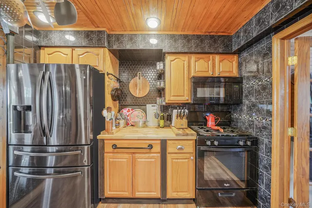 $499,000 | 15 18th Avenue, Bay Shore, NY 11706