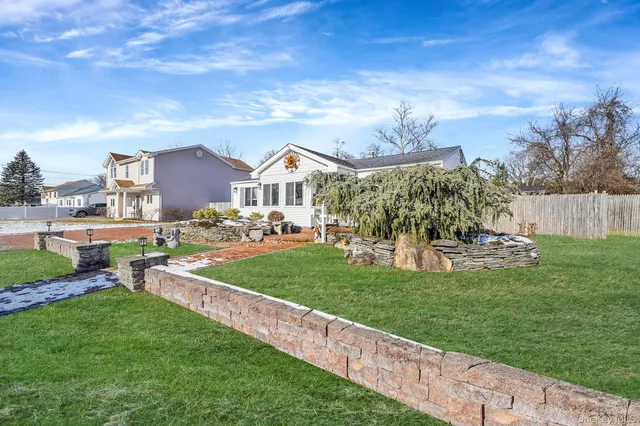 $499,000 | 15 18th Avenue, Bay Shore, NY 11706