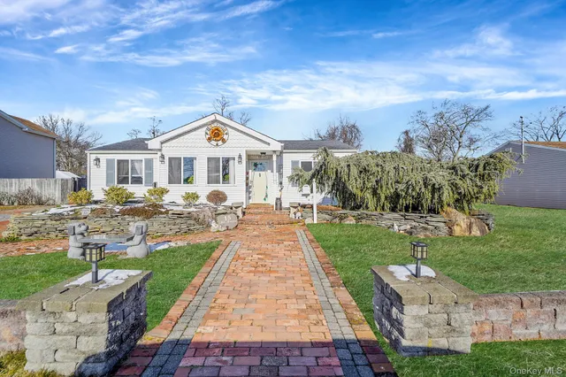 $499,000 | 15 18th Avenue, Bay Shore, NY 11706