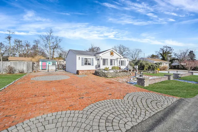 $499,000 | 15 18th Avenue, Bay Shore, NY 11706