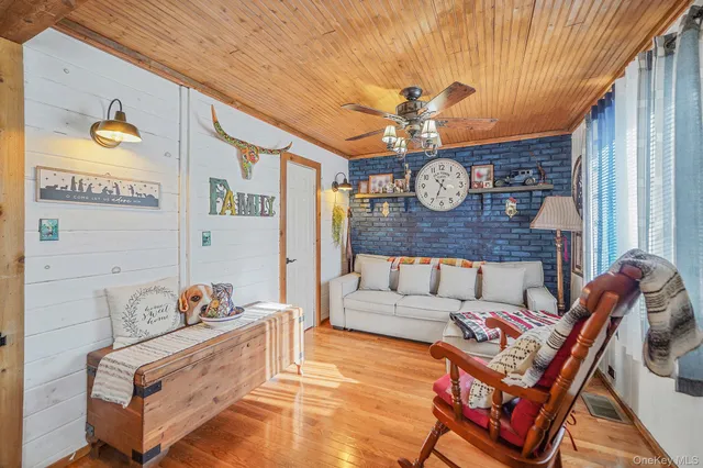 $499,000 | 15 18th Avenue, Bay Shore, NY 11706