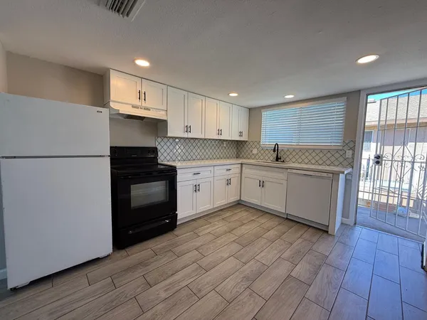 $1,195 | 3302 West Loma Lane, Unit 3, Phoenix, AZ 85051
