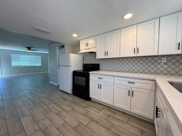 $1,195 | 3302 West Loma Lane, Unit 3, Phoenix, AZ 85051