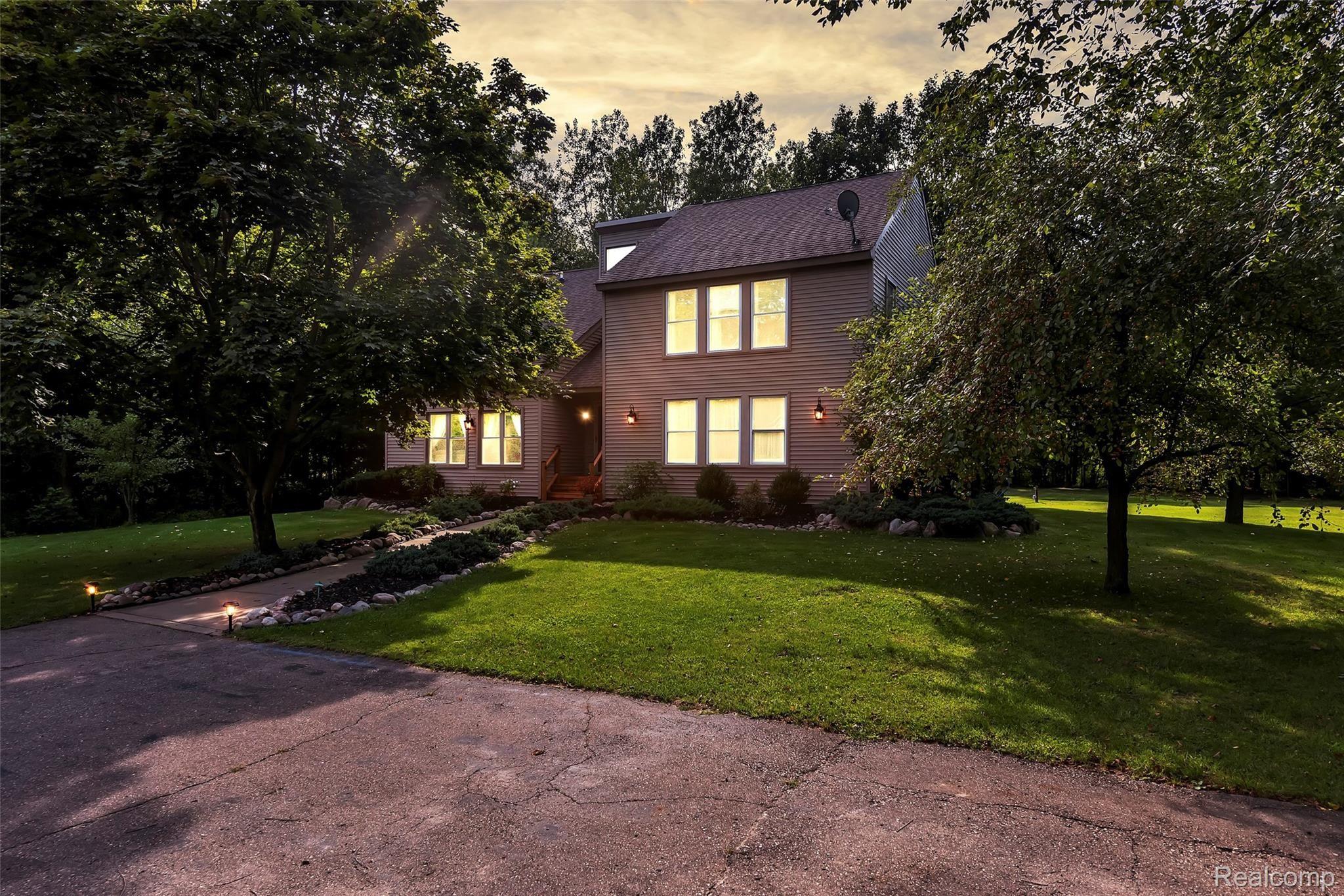 563 Gulley Road Howell, MI 48843 - Photo 2 of 49 Front of home