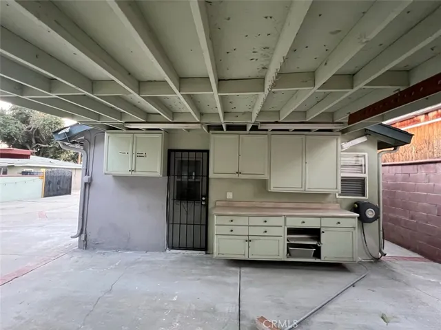 a view of utility room