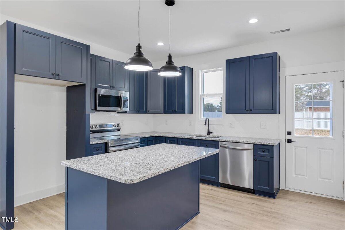 09-206 3rd St-9
