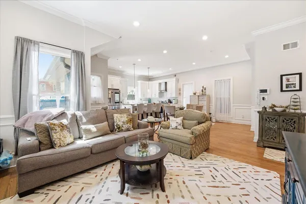 $6,100 | 41 Bentley Avenue, Unit 1, Jersey City, NJ 07304