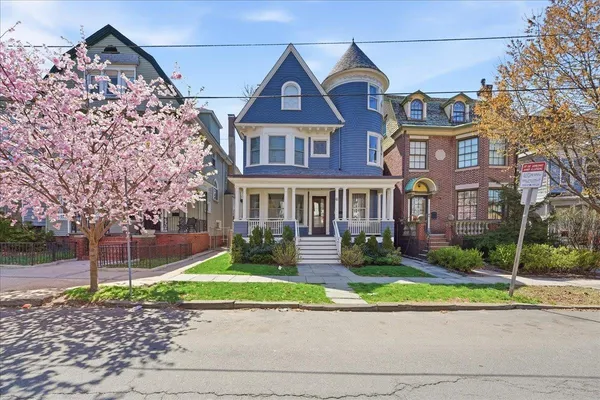 $6,100 | 41 Bentley Avenue, Unit 1, Jersey City, NJ 07304