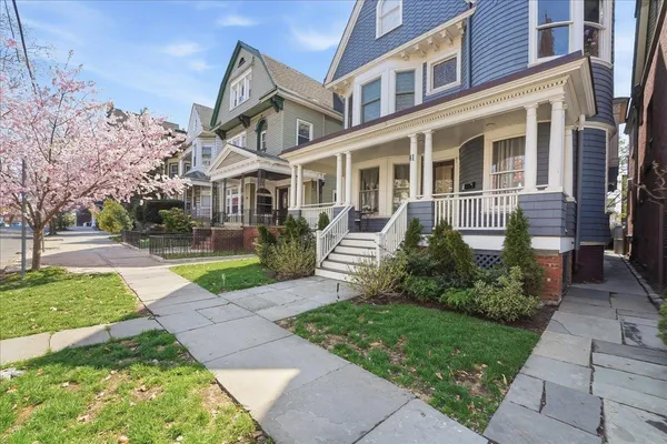 $6,100 | 41 Bentley Avenue, Unit 1, Jersey City, NJ 07304