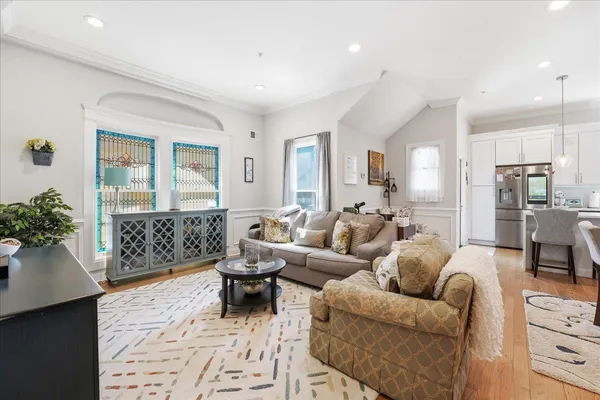 $6,100 | 41 Bentley Avenue, Unit 1, Jersey City, NJ 07304