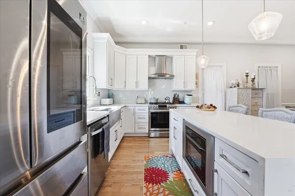 $6,100 | 41 Bentley Avenue, Unit 1, Jersey City, NJ 07304